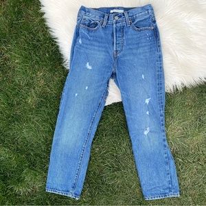 Levi’s wedgie straight distressed jeans 26